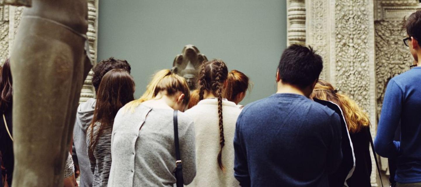 Image montrant une visite de groupe au musée Guimt