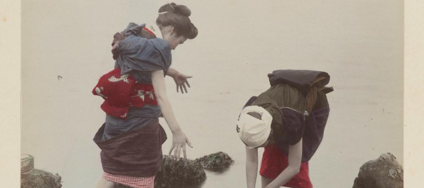 Pêcheuses en bord de mer