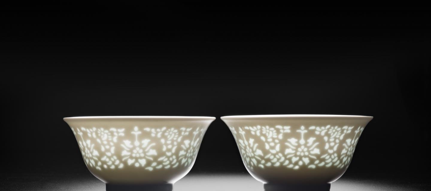 Image représentant deux bols en porcelaine