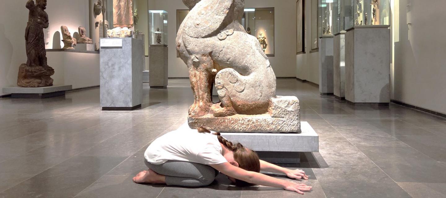Activité yoga au musée Guimet 