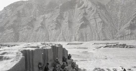 Photographie en noir et blanc du site antique de Ai Khanoum en Afghanistan
