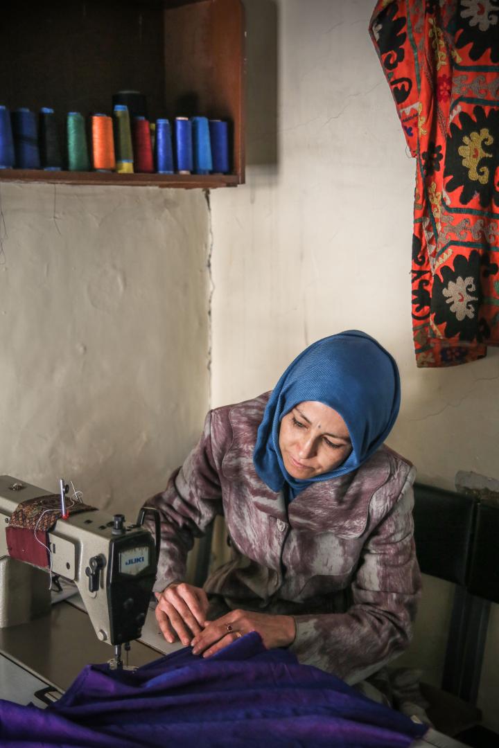 Image d'une couturière afghane