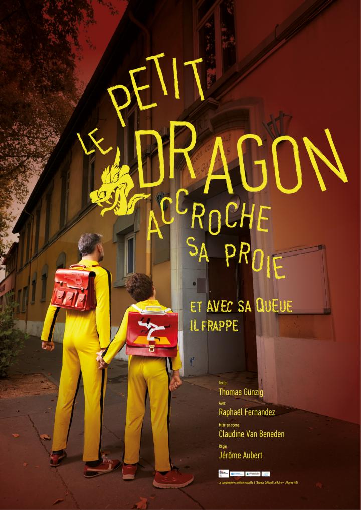 Affiche de la pièce Le Petit dragon accroche sa proie et avec sa queue il frappe