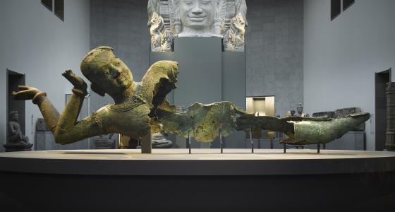 Photo de la cour khmère avec le Vishnou du Mebong occidental