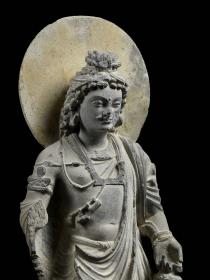 Bodhisattva debout nimbé