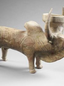 Vase à boire en forme de buffle 