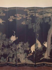 Image d'un large paravent avec décor de grues 