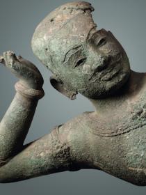 Vishnou, art khmer, époque angkorienne, seconde moitié du 11e siècle, Mébon occidental, Angkor, province de Siem Reap, Cambodge, bronze