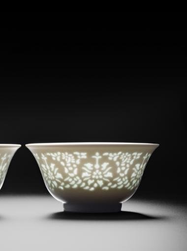 Image représentant deux bols en porcelaine
