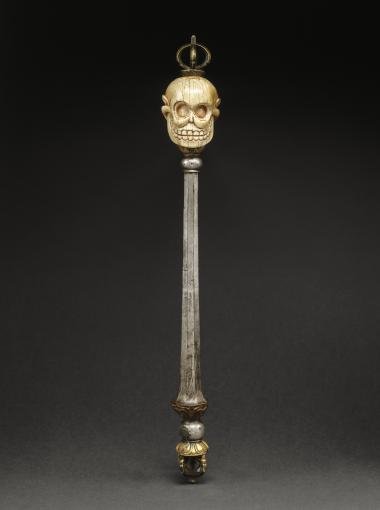 Bâton rituel à tête de mort