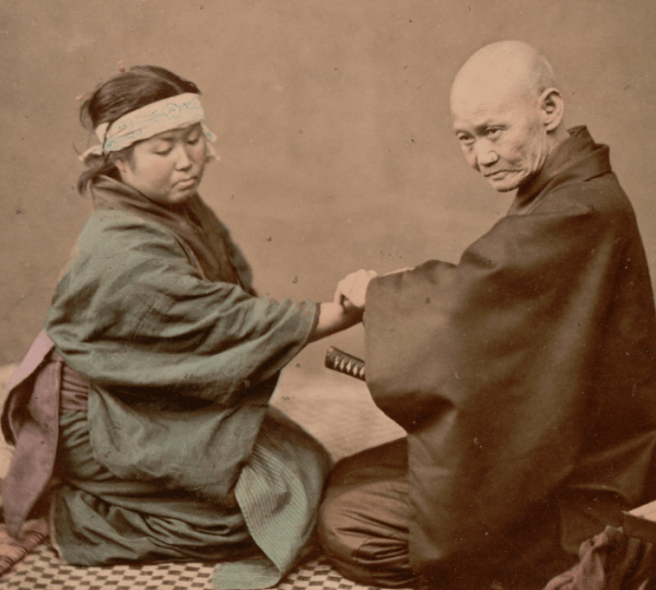 Photographie ancienne représentant une prise de pouls par un médecin japonais