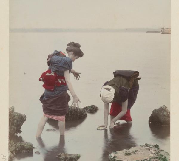 Pêcheuses en bord de mer