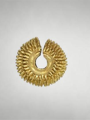 Paire de boucles d'oreilles circulaire originaires d'Inde