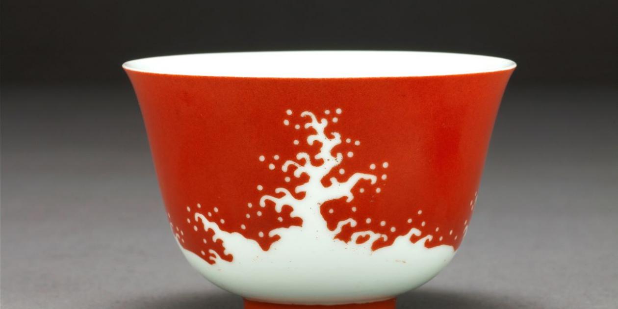清康熙珊瑚红地海水纹碗| Musée Guimet