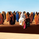 Image extraite du film "Kandahar", montrant des femmes afghanes dans le désert