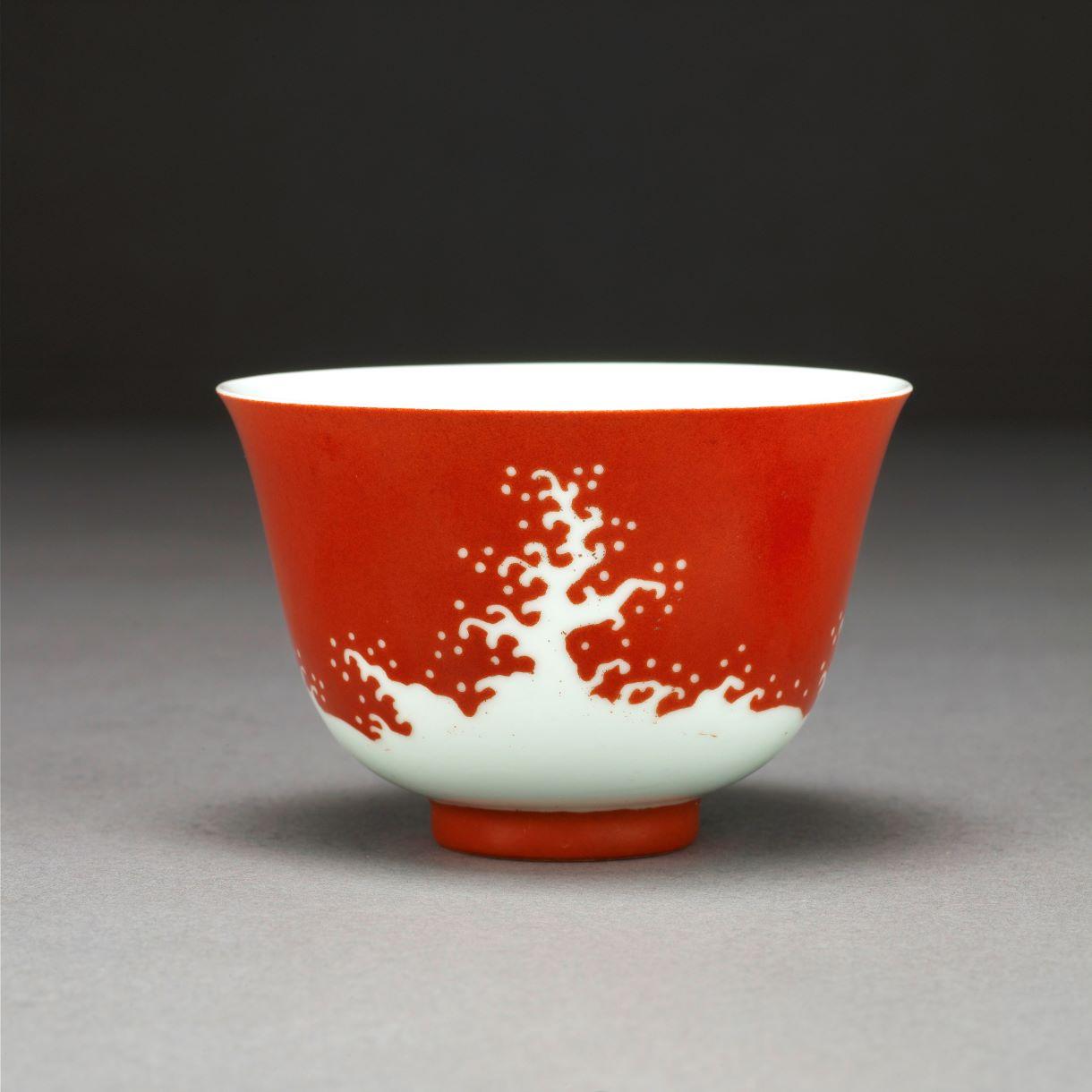 清康熙珊瑚红地海水纹碗| Musée Guimet